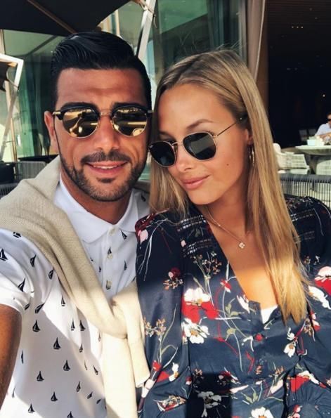 佩莱携女友迪拜冬训 瓦尔加火辣比基尼性感十