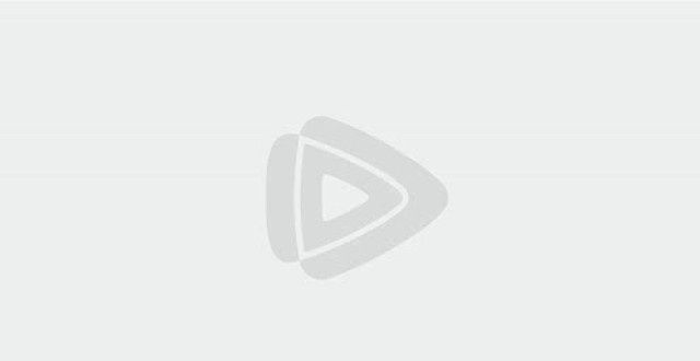 泰国迎宾小姐接中国游客秒变脸，抖音模仿疯了！有人站她们