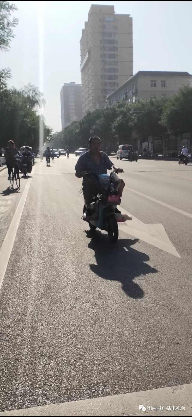 不按规定车道行驶