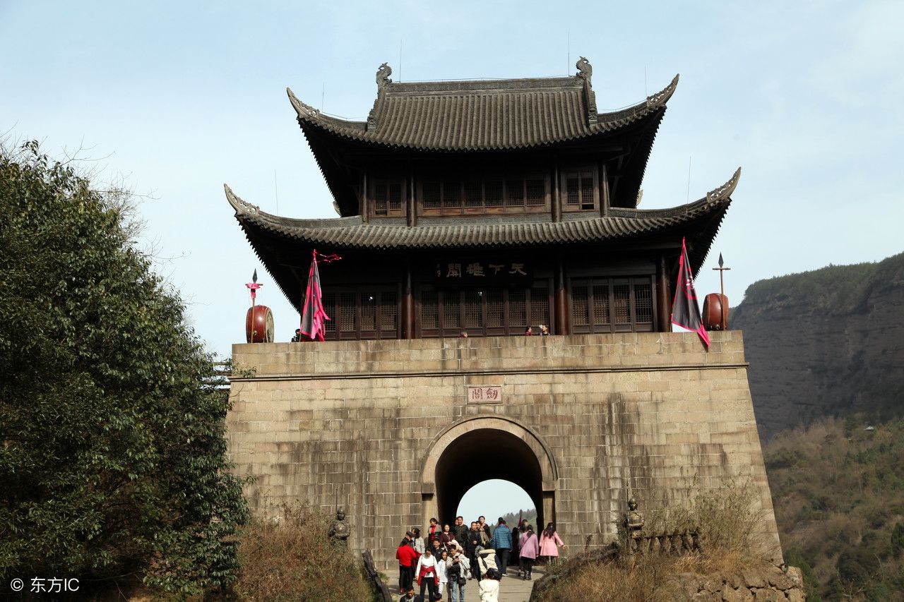 剑门关,剑阁峥嵘而崔嵬,一夫当关,万夫莫开,集蜀道三国于一体