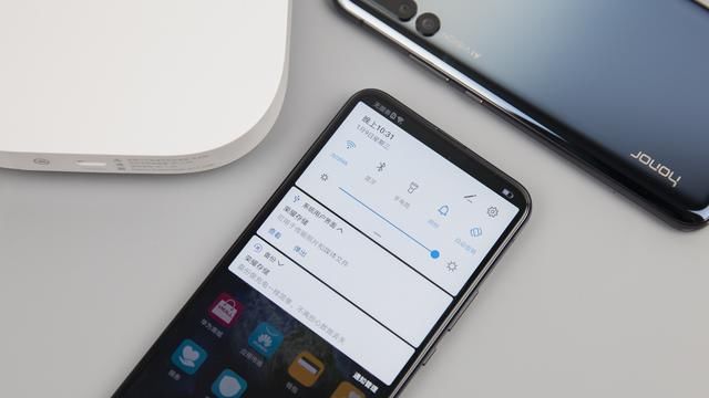 边快充边备份,荣耀存储智慧存储保护手机数据