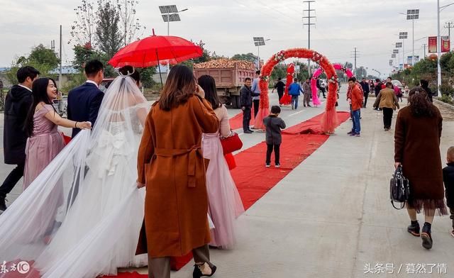 前女友借钱5年没还，她结婚时我送一个大红包，当天她就还钱了