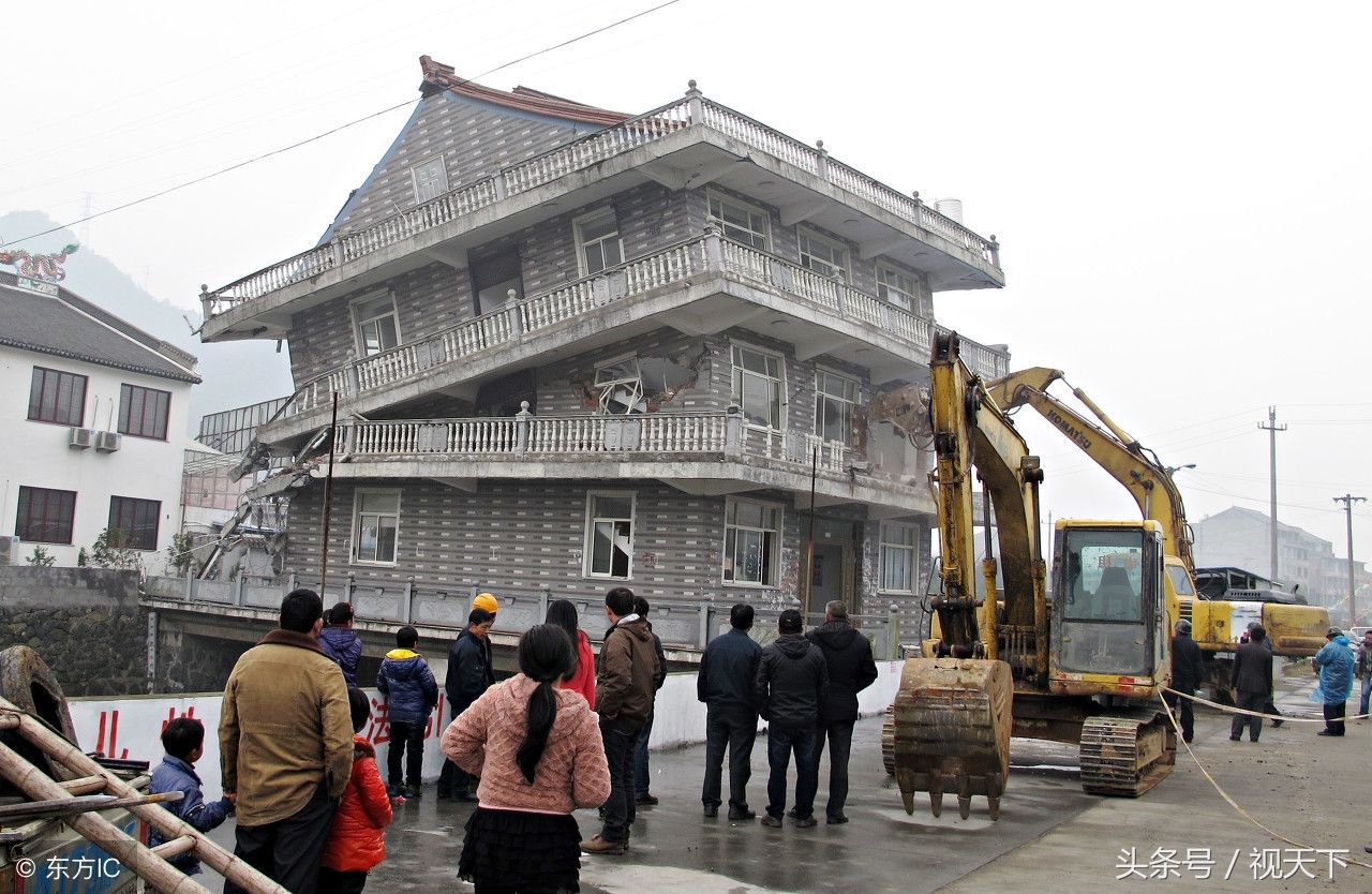 这栋别墅建在桥上，被称为“最牛桥上别墅”，结果不牛了