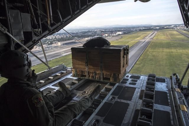 最后一架C-130H飞离日本 专程在富士山拍照留