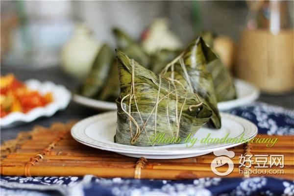 五月食语风情万粽之排骨蛋黄粽