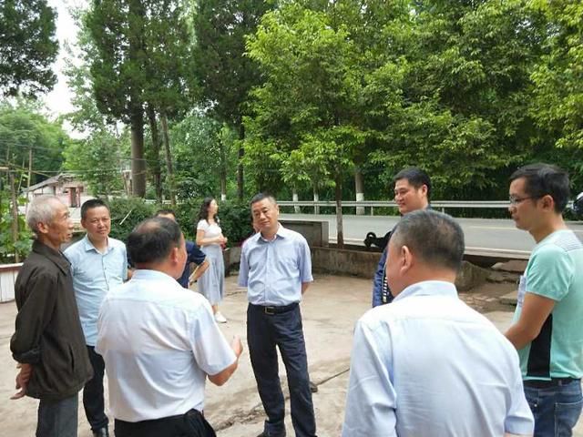 南充市民政局局长林登德到高坪区东观镇调研民