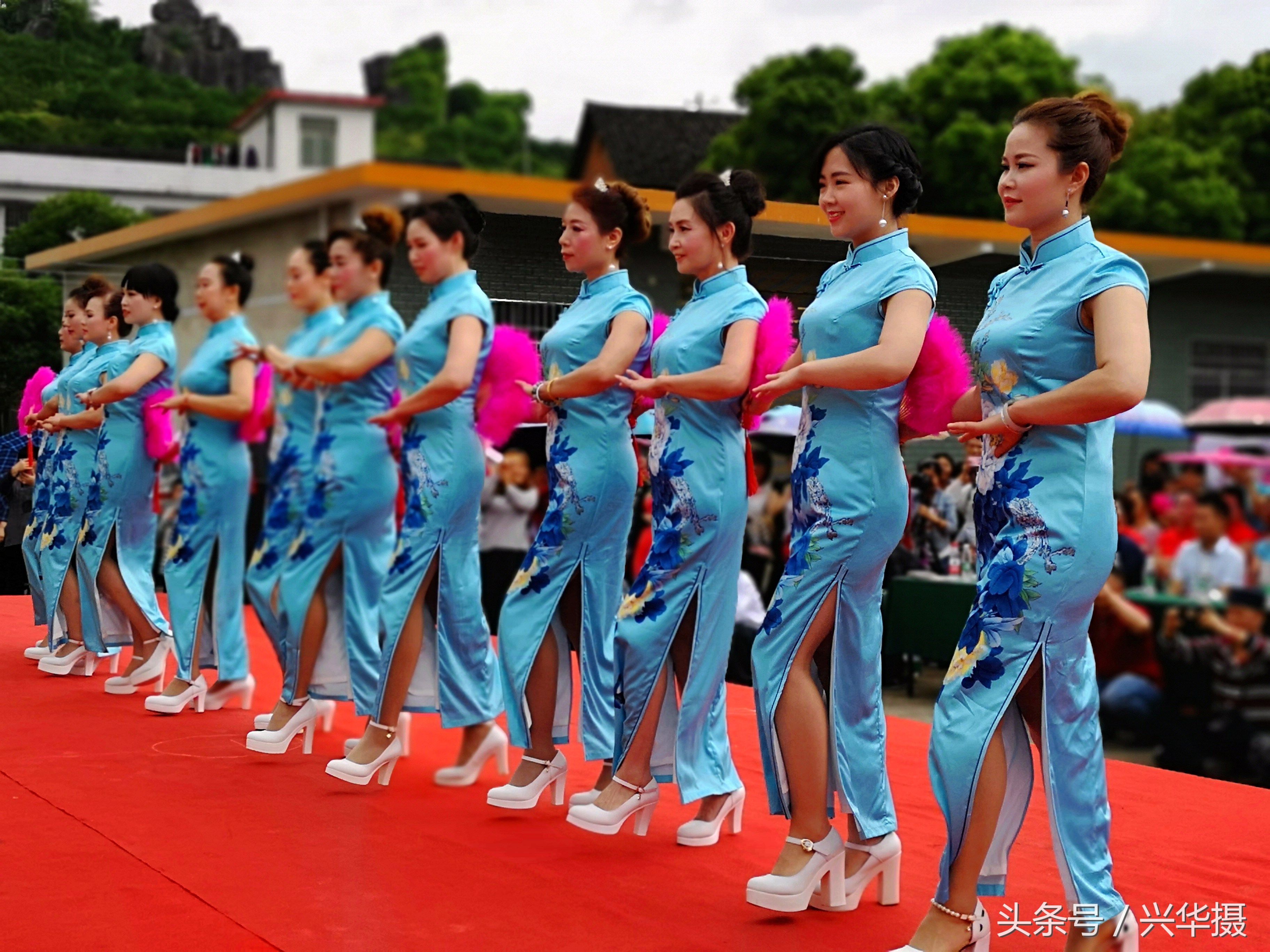 湖南郴州:古典旗袍秀茶园 美若仙子下凡来