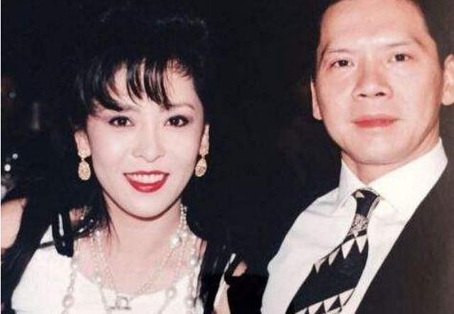 终于知道向太为何喜欢郭碧婷,原来年轻时的她