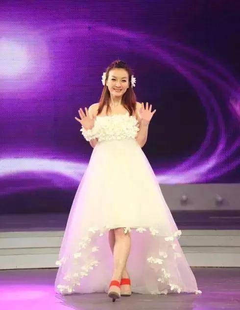 吴昕的大象腿突然变成了筷子腿?可阿娇打瘦腿