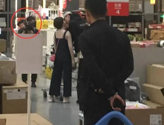 调官宣恋情,两人曾被曝恋爱逛街都自带摆拍团