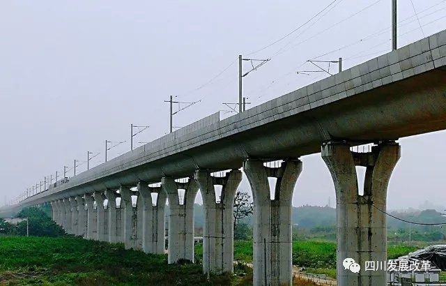 成蒲铁路正线铺轨完成 年内有望开通运营