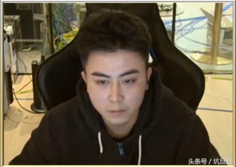 蛇哥在虎牙复播竟有百万人气,首日就成一哥,直