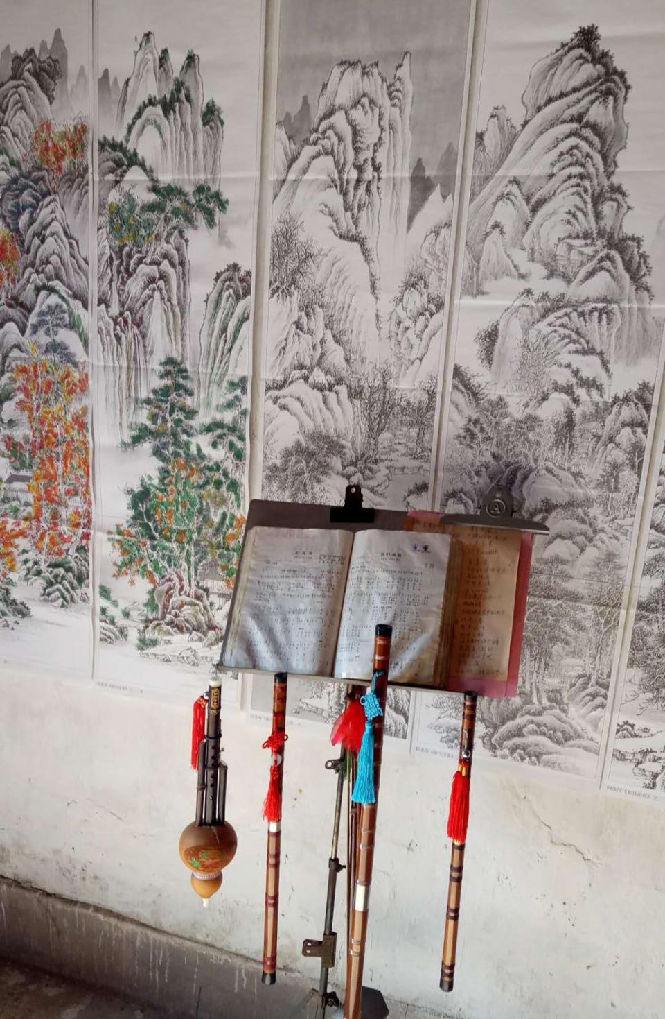 浙江现最文艺中学门卫大爷 年轻时做会计 退