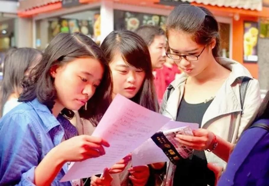 武汉大学生年薪不足6万,怎样解决内地城市低收