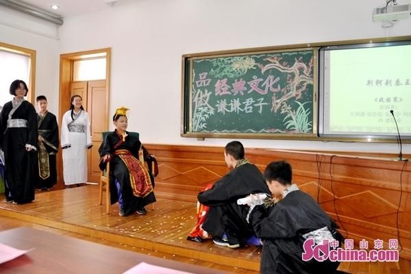 济南中学开展初高中直升班文化艺术汇报演出活