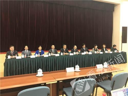 银监会10部门负责人齐“亮相” 详解化解金融风险举措