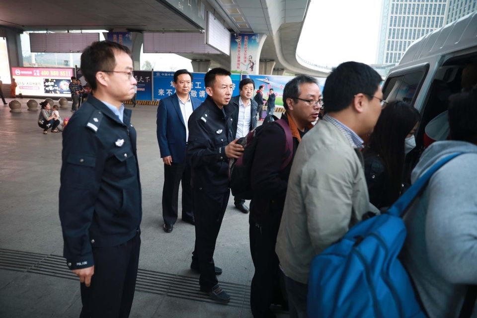 安徽泗县警方抓获特大电信诈骗案犯罪嫌疑8人