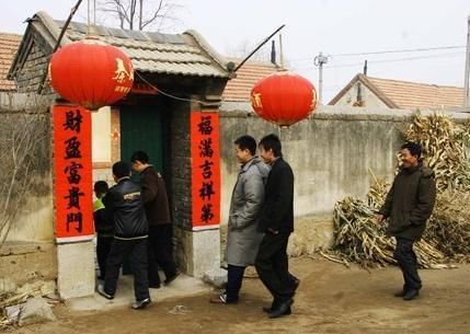 大四男孩过年串门狂饮一斤白酒，医生全力抢救也没能挽回