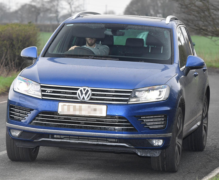 看曼联球员们都开什么车去上班,不乏豪车,也有