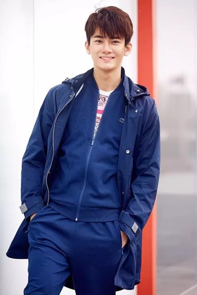 2017爆红的小鲜肉,邓伦霸屏,邢昭林神似杨洋,胡