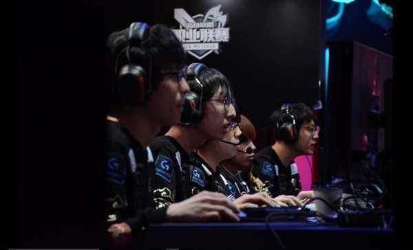 原来Uzi用它拿到世界冠军 LOL选手挚爱外设精