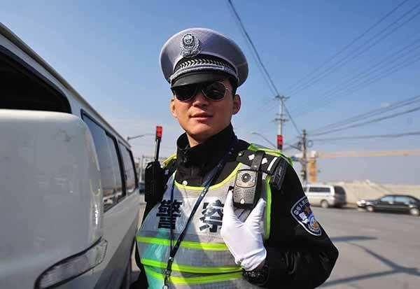 驾驶证信息添加到支付宝卡包里,遇到交警查车