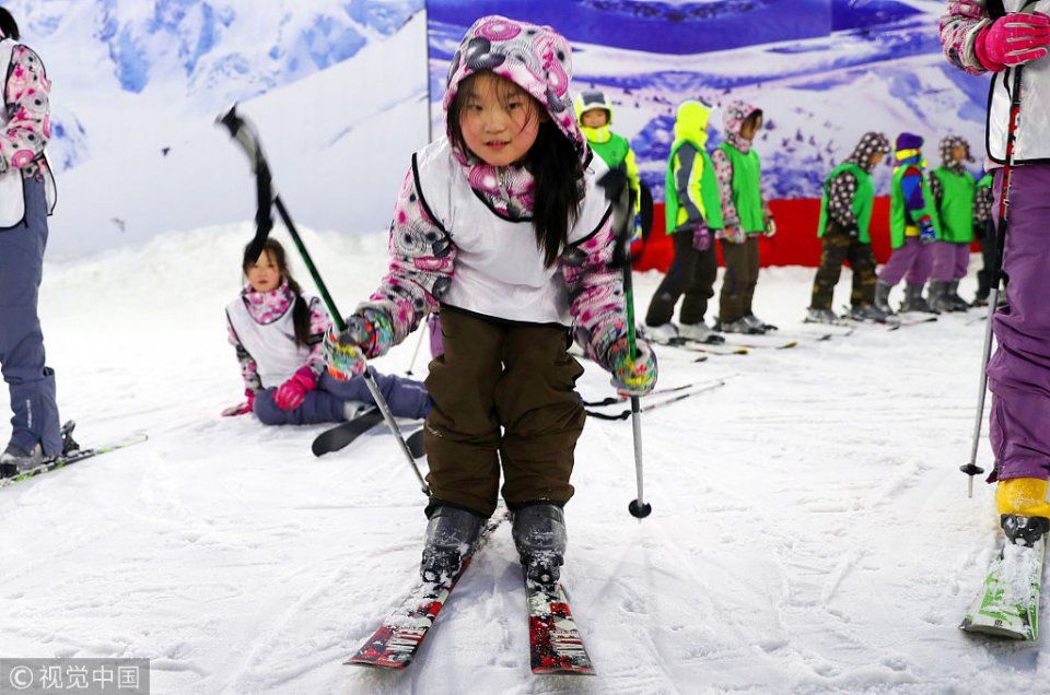 石家庄：娃娃滑雪度暑假