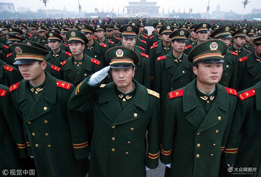 武警天安门国旗护卫队番号取消 致敬国旗护卫