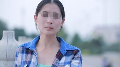 妈妈不给钱买手机,儿子对妈妈动粗,继父:有本事