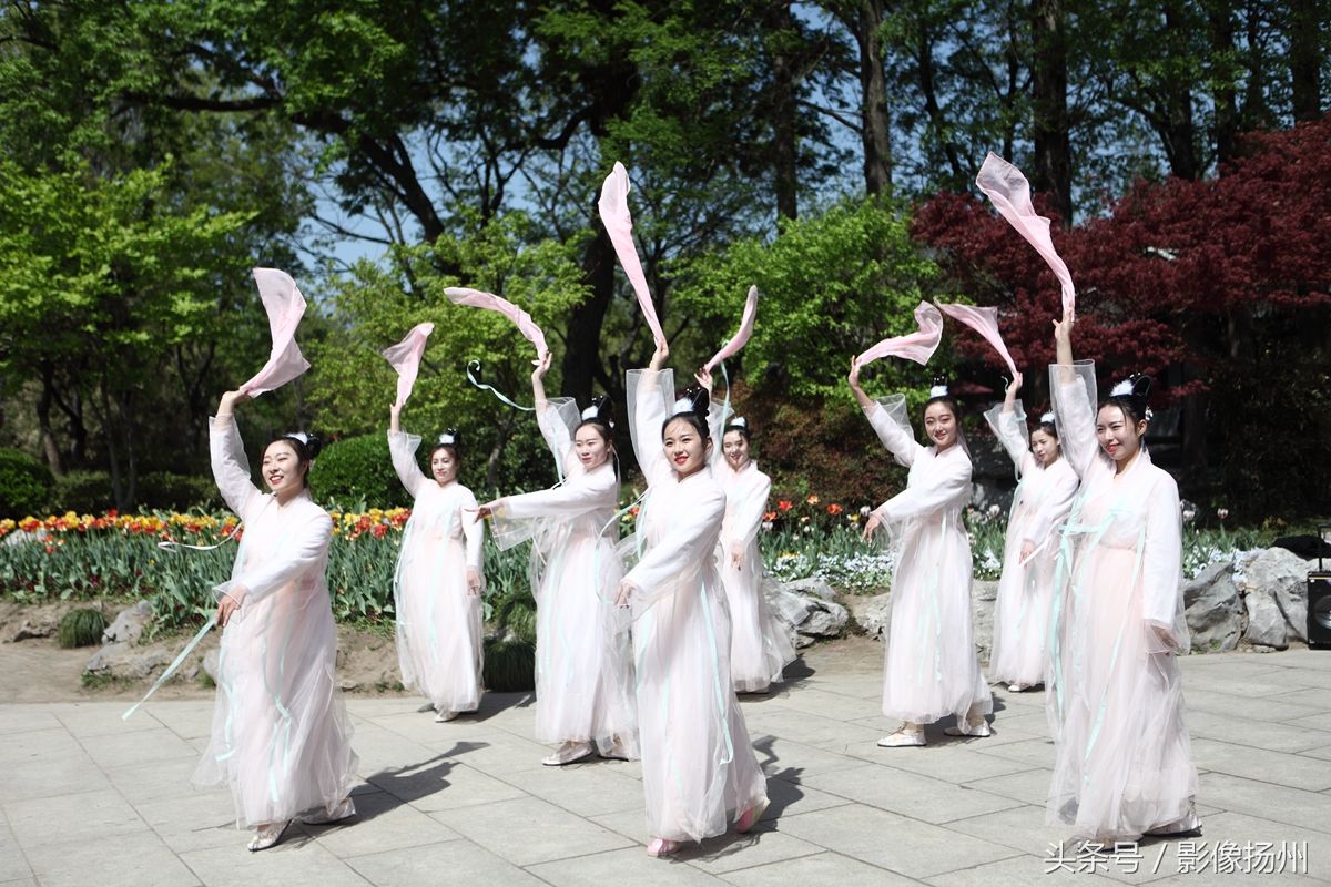 2018扬州万花会绚丽开幕,瘦西湖内万花盛放,精