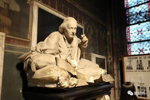 世纪悲剧!巴黎圣母院起火或为电线短路!再次敲