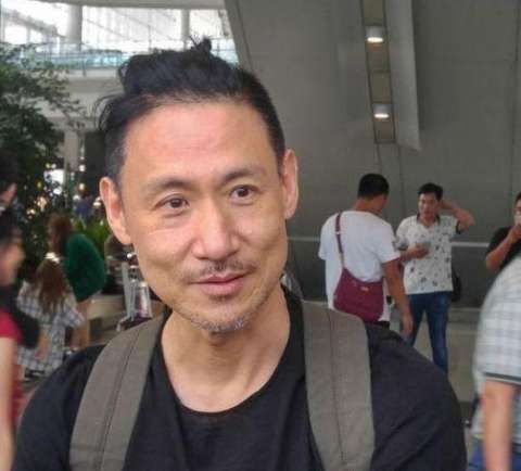 56岁的歌神张学友和妻子晒孩子,近照曝光,真的老了,拥有16亿的豪宅!