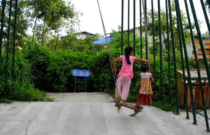 中国最神奇的村子，荡个秋千就“出国”，这种方式你见过吗?