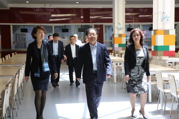 我省举办第三届丝博会中英国际中学教育洽谈会