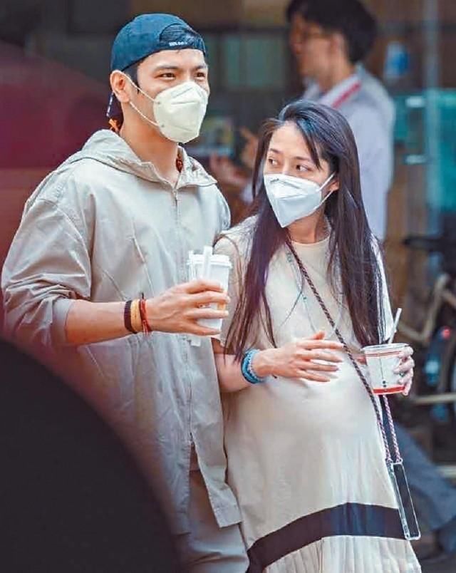 郭碧婷产女前被拍憔悴照,久未露面郭爸晒照,让话酸的人都闭嘴了