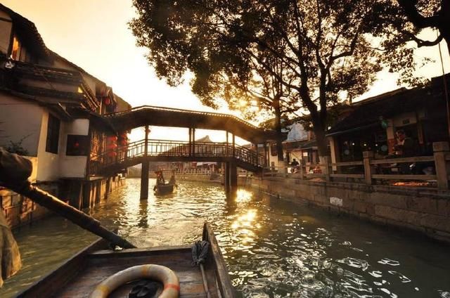 中国最“醒目”古镇：曾收取门票无人光顾，现免费开放人满为患