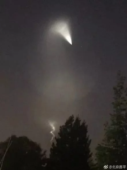 多地夜空突然出现的奇异光束是什么?专家这么看 - 罗杰军 - 羅傑軍 博客 多地夜空突然出现的奇异光束是什么?专家这么看 - 罗杰军 - 羅傑軍 博客