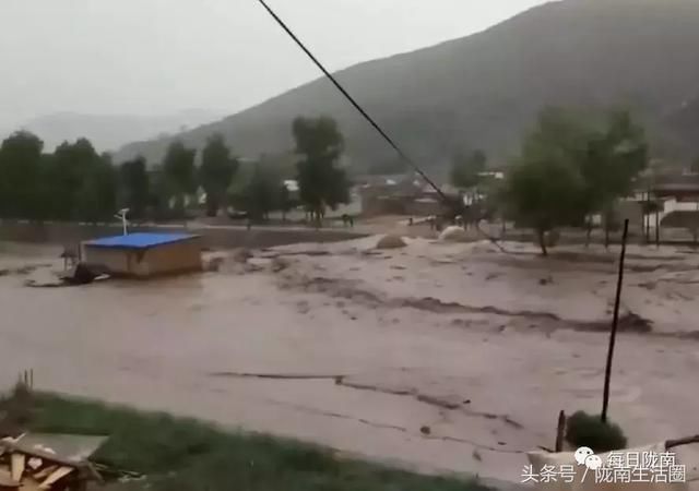 昨日，陇南宕昌多地突发暴雨，引发山洪