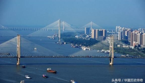 两个省会城市 一个素有“九省通衢”之称 一个是西部唯一特大城市