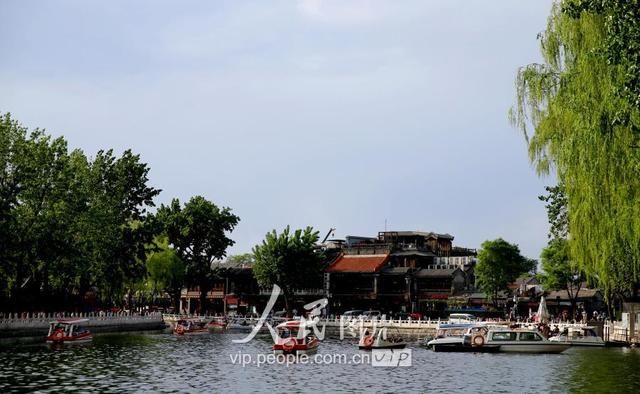 “北京蓝”映衬下的美丽什刹海