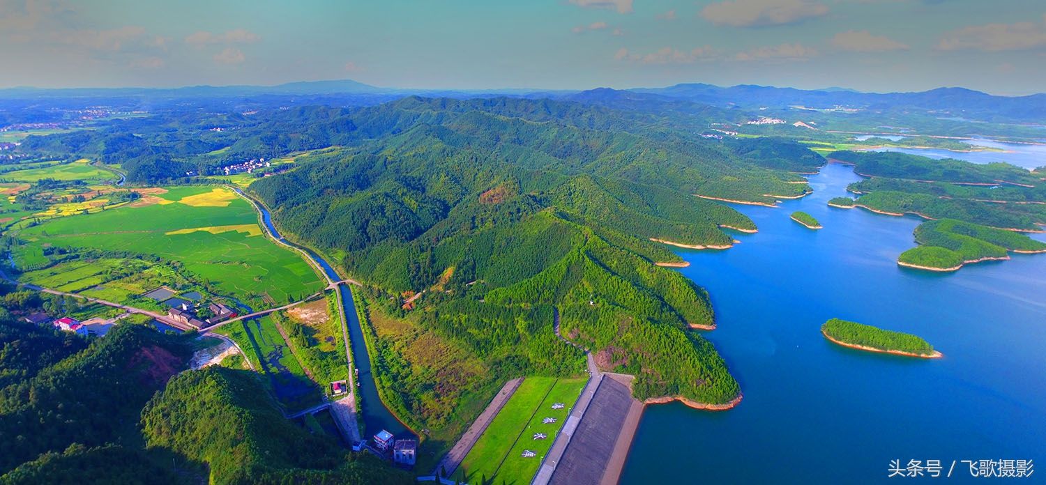 航拍江西宜春第一美湖:丰城含秀湖，湖光山色，可与庐山西海媲美