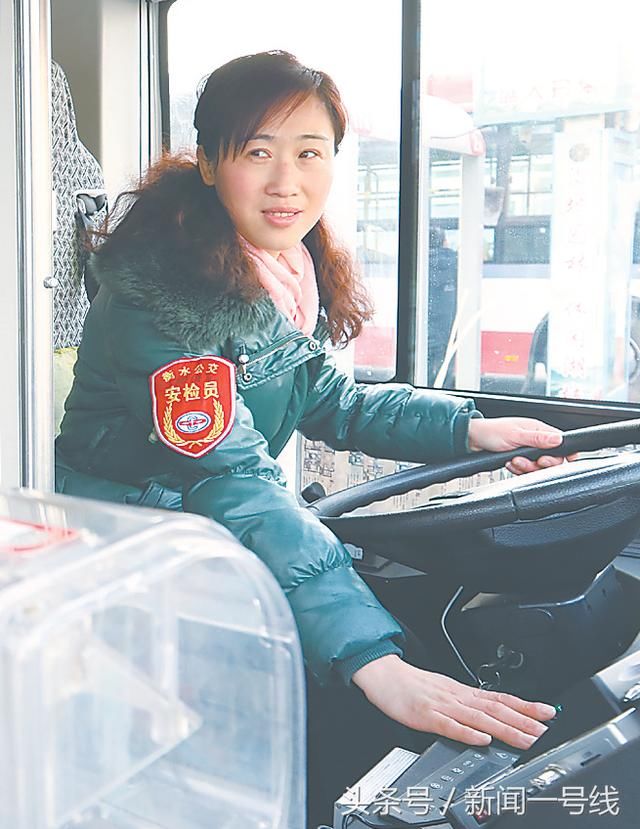 河北衡水:坚守岗位的工作者成为衡水市春节最美丽的风景