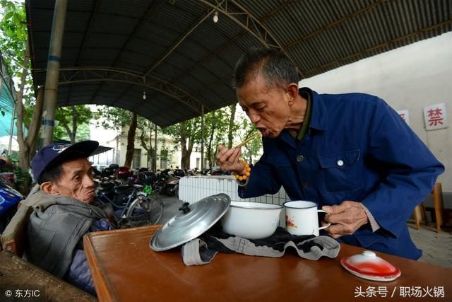 门卫保安岗位招人告急,中老年人加薪也不想干