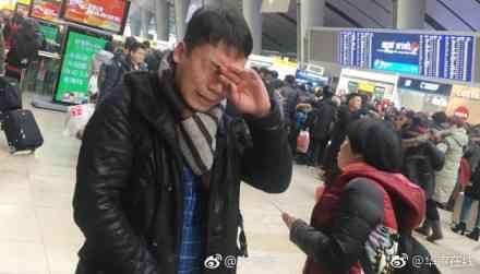 打工小伙为回家放弃三薪车站痛哭