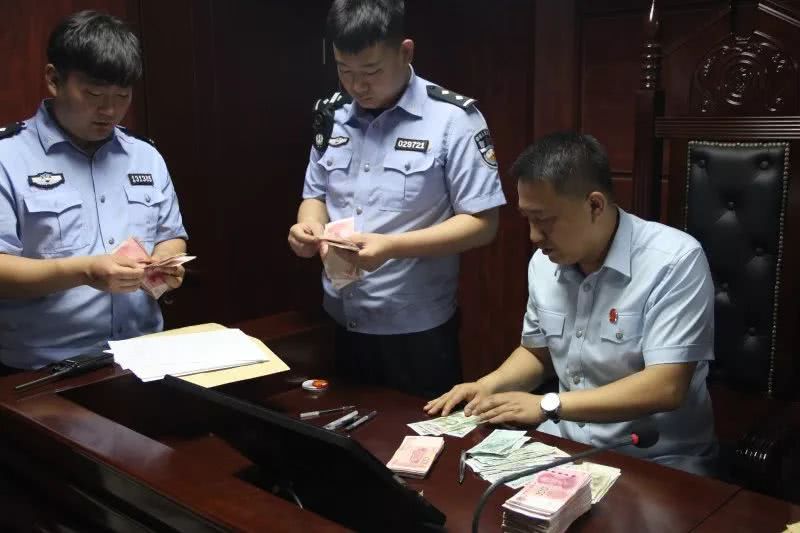 给农民工发放工资执行款