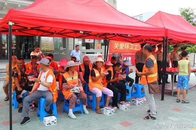 酷暑中环卫工人依然坚守,珲春社区、武警、少