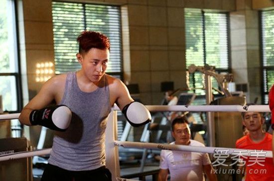 美少年》主题曲是什么?《卑微与高贵》歌词介