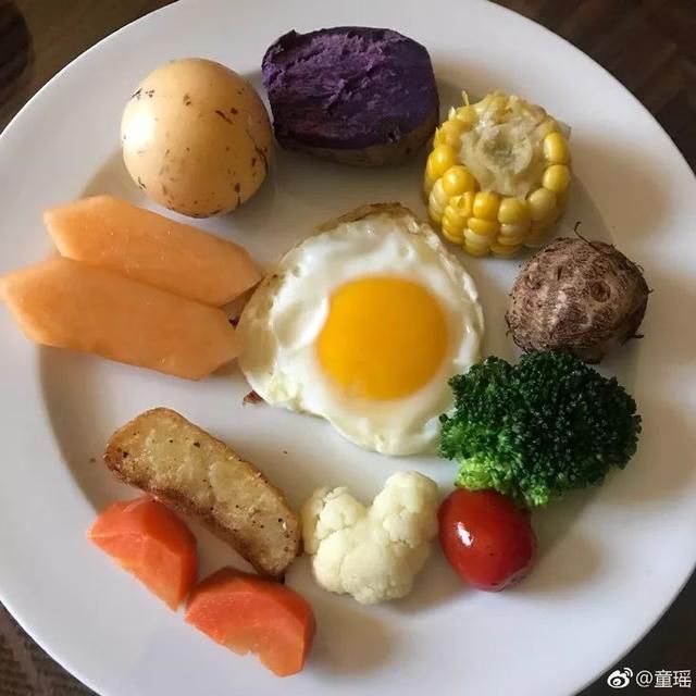 现在的年轻人都不吃早餐了吗 t017b3b9e8821463f6e.jpg