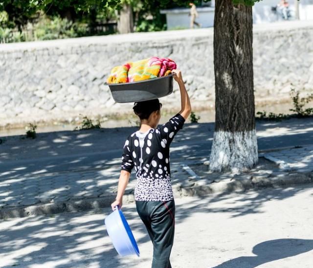 朝鲜妇女的这项技能让中国游客佩服，朝鲜年轻姑娘却觉得土气