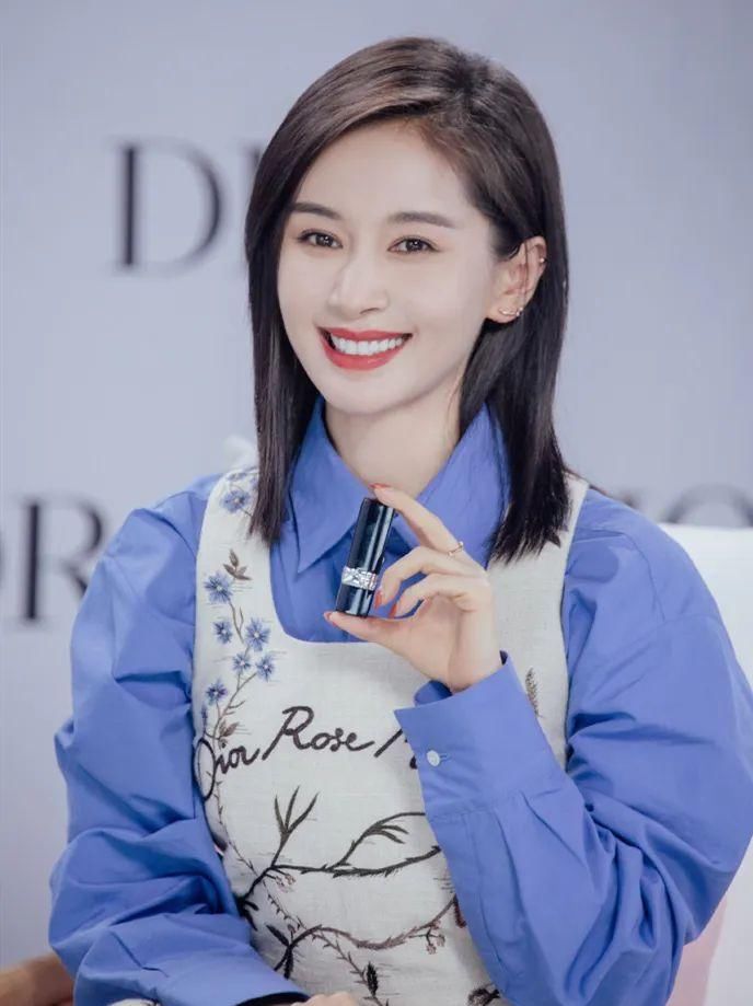 有一种变脸叫王子文留长发，本以为没了长发灵气，结果美翻了